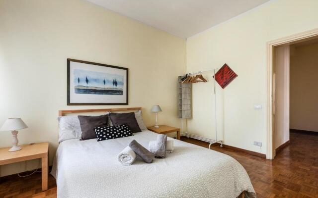 Hostly - Light and Wood near the Tower - 100sqm, 6 pax, 2 Bedrooms, Town Center