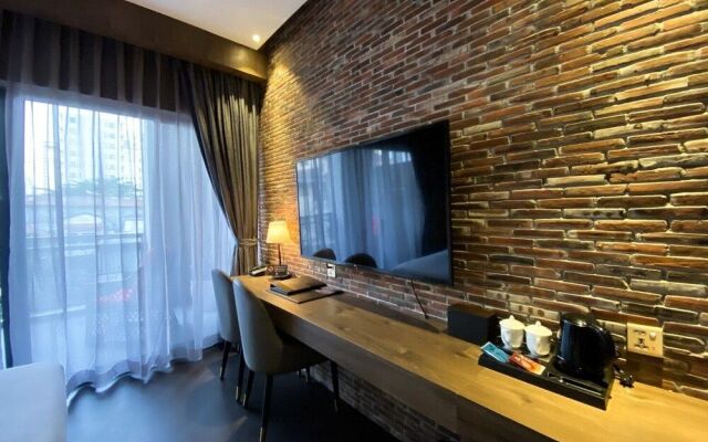 CHECK inn Phnom Penh BKK 1