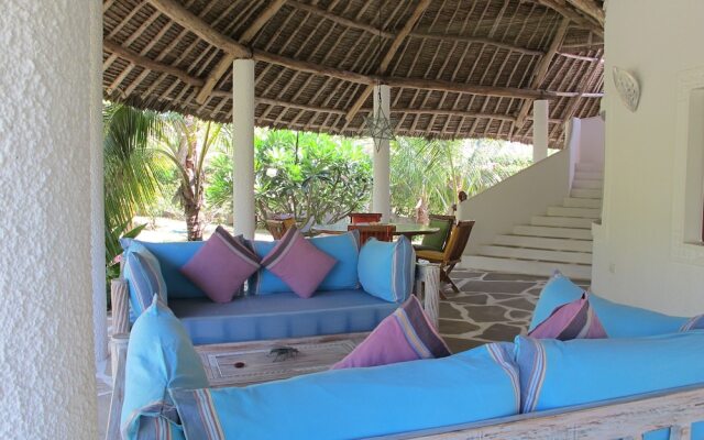 House With in Watamu With Pool Access Furnished Terrace a