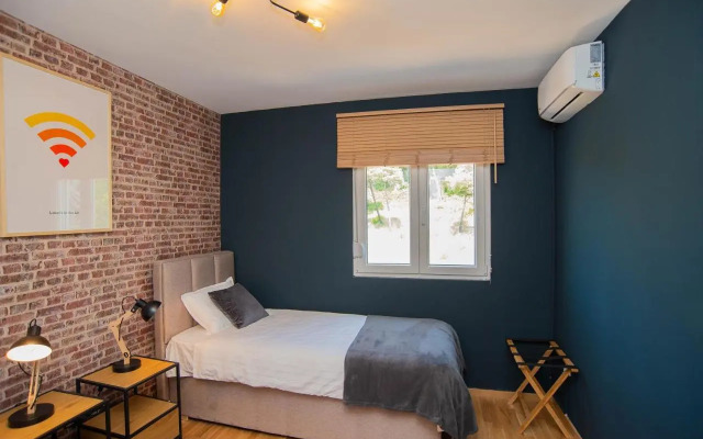 Stylish Two Bedroom Apartment at Ljubovic-Hill Park