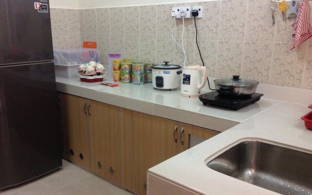 KK Holiday Suites Apartment