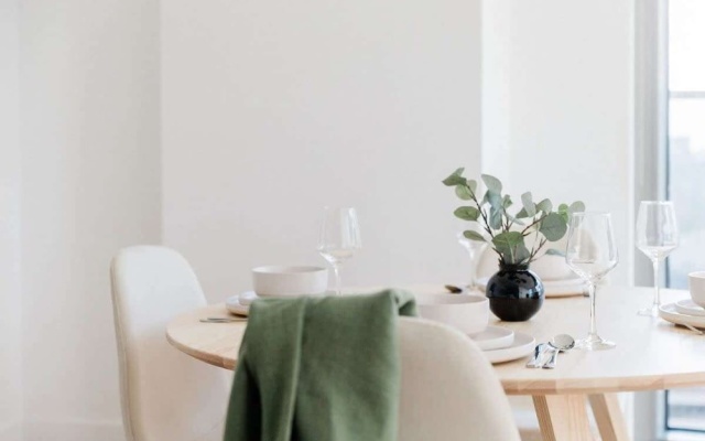A Cozy Apt With City Views Near Crown Casino – Guest Rooms – Melbourne