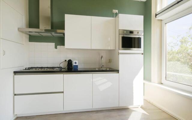 Spacious 4P Canal Apartment