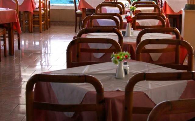 Ilyssion Hotel