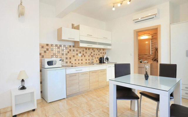 Apartments by the sea Seget Donji, Trogir - 18648