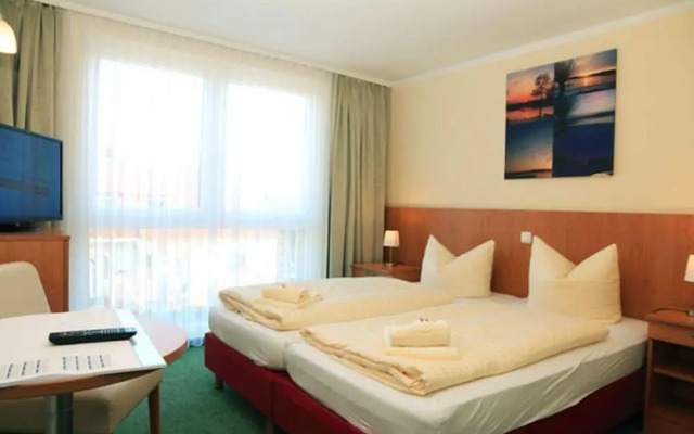 Strandhotel & Restaurant Mirow