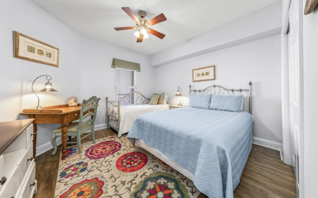 Palacio Condos by Hosteeva