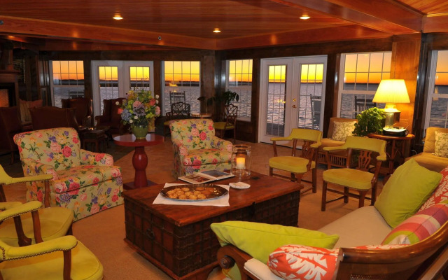 Lighthouse Club Hotel