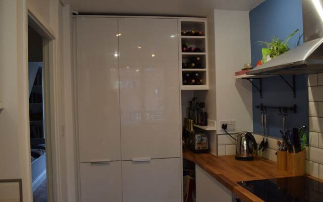 2 Bedroom Maisonette In Islington