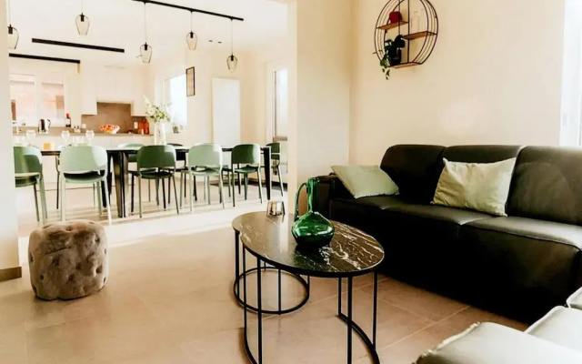 Luxury Holiday Home in Zwevezele