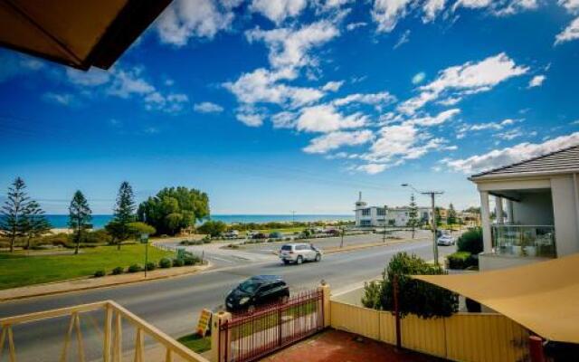 Esplanade Apartments At West Beach