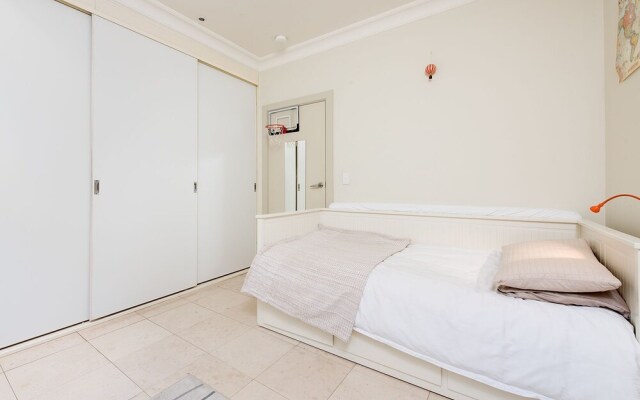 Stylish 2 Bdr Overlooking Parsley Bay H379