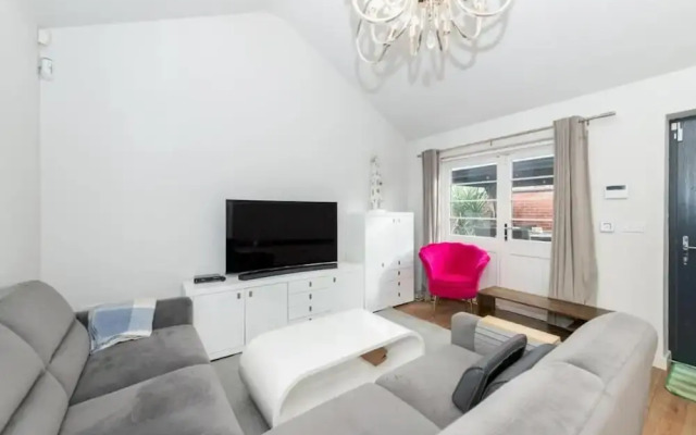 2-bed House in Reading-near Town-sleeps 4