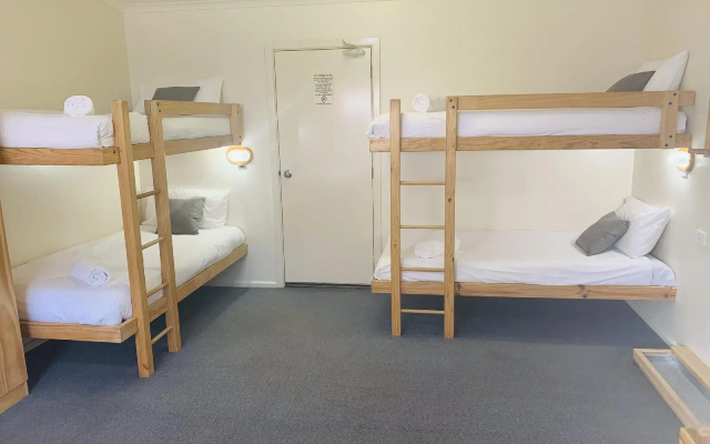Ski Rider Hotel – Guest Rooms – Wilsons Valley