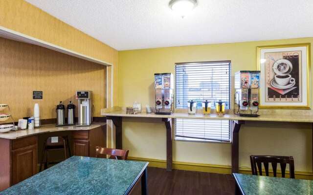 Rodeway Inn & Suites South of Fiesta Park