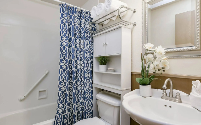 Bond Hotel and Extended Stay