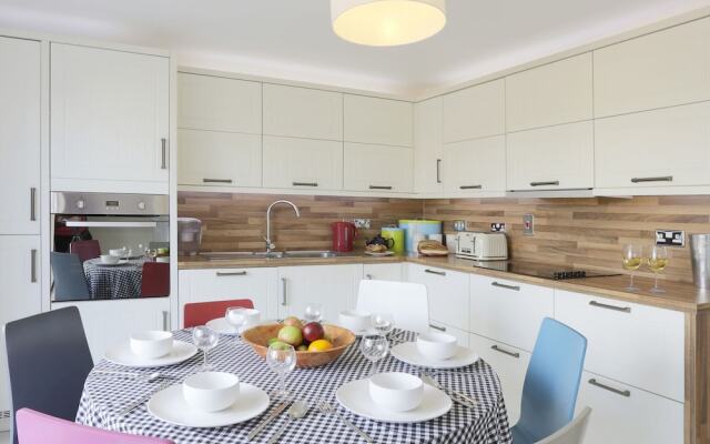 Modernly Furnished Holiday Home With Balcony, Near Felixstowe Beach