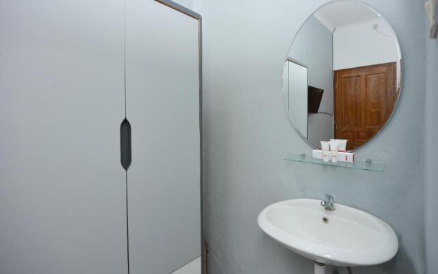OYO 1303 Golden Inn 2