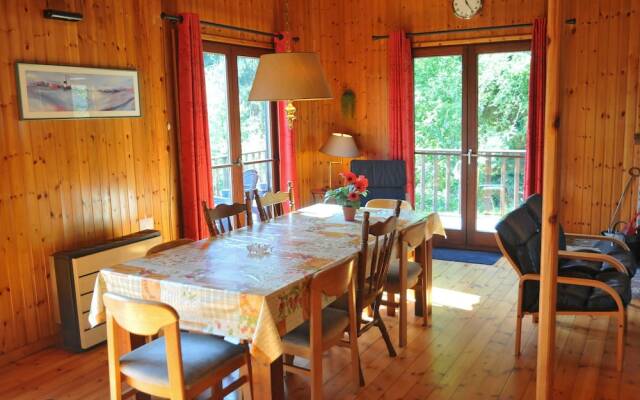 Cosy Chalet With Large Garden and Playground, Located at the Edge of the Forest