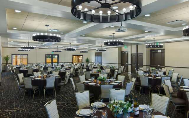 Oxford Suites Sonoma County