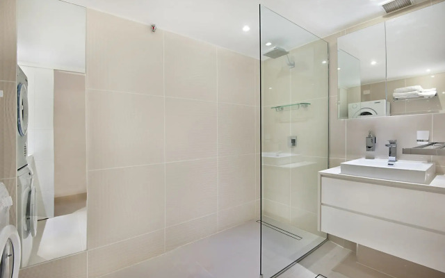Surfers International Apartments Resort