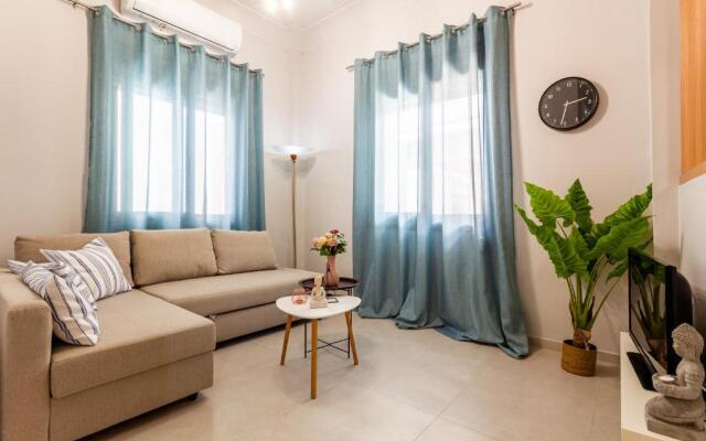 Apartment next to the sea!