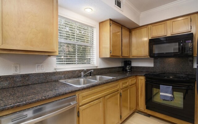 Austinstays Downtown Condo