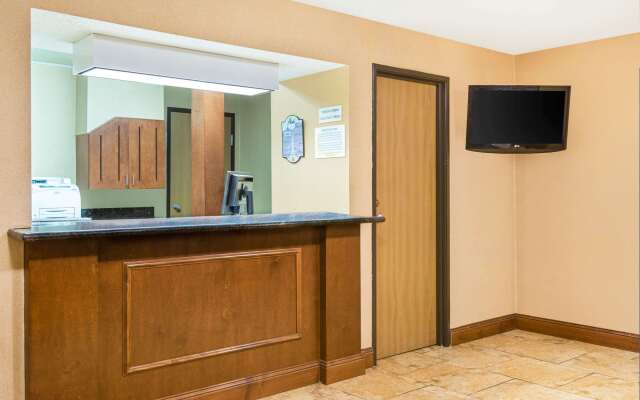 Super 8 by Wyndham Ripley