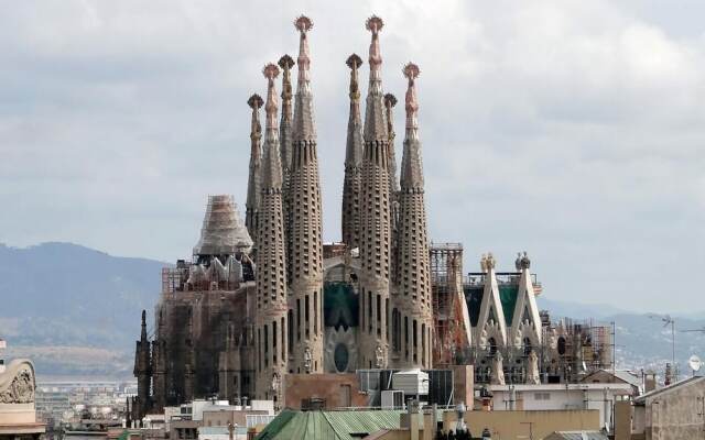 Sunny Penthouse Sagrada Familia