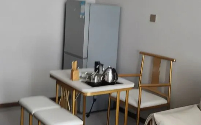 Lakeside Holiday Hotel (Kunming Sunac Dianchi Houhai Branch)