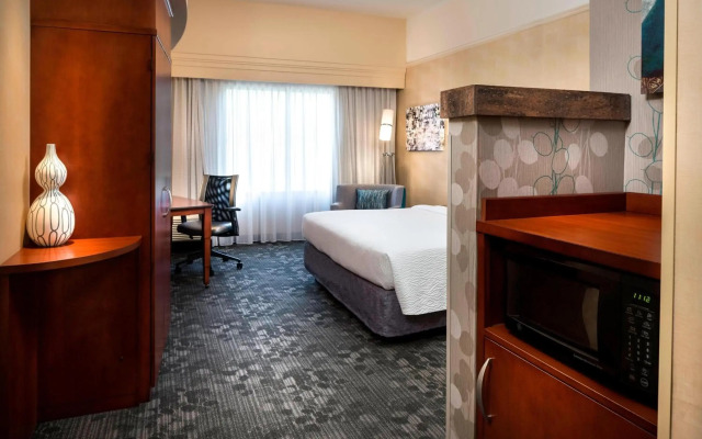 Courtyard by Marriott Kansas City Shawnee