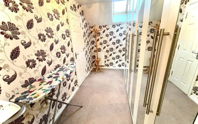 Lakeside Stylish 3 Bedroom House