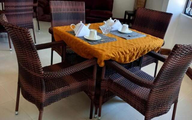 CaliTwapa Hotel & Restaurant