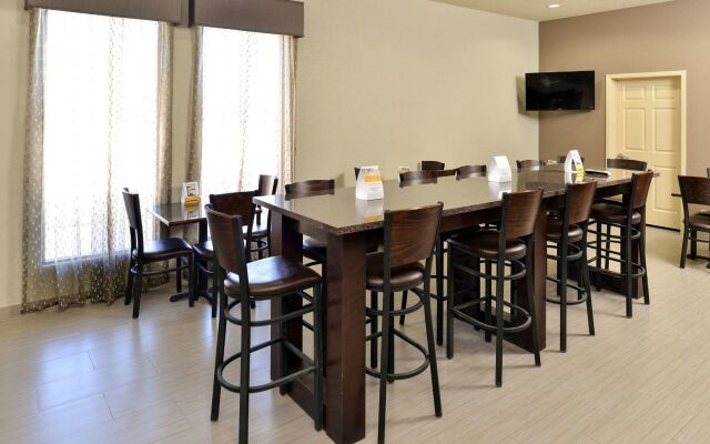 Western Inn & Suites