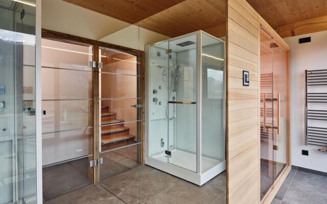 Luxury Chalet With Pool and Sauna Near Ski Lift