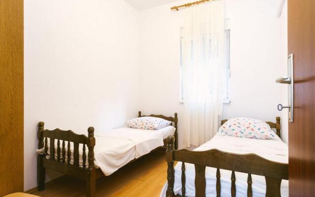 Apartments Ivica - 150m from sea