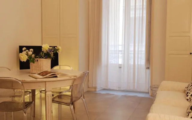 Domenichino Halldis Apartment