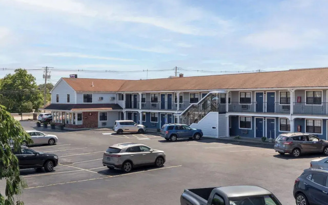 Super 8 N Attleboro MA-Providence RI