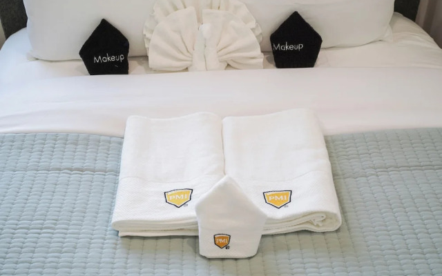 Oceanview Sunset View 3BR Luxe Home Yard