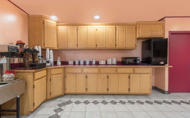 Castle Inn & Suites by OYO Lawton