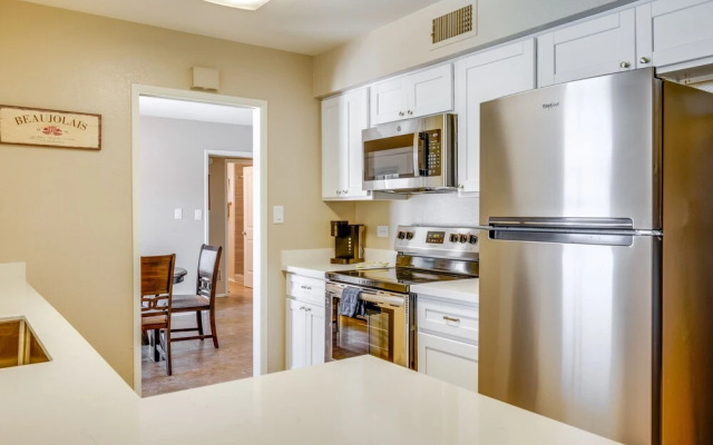 Charming Tempe Home w/ Pool & Putting Green!