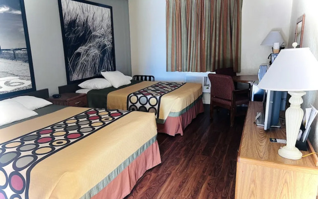 Super 8 by Wyndham Dodge City