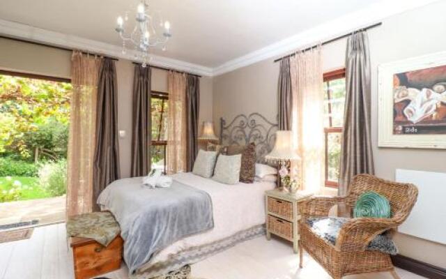 Three Oaks Bed  Breakfast