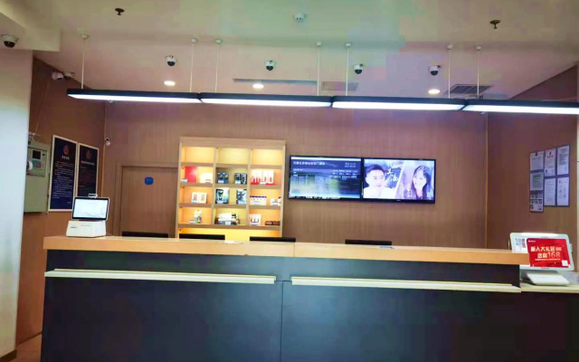 Hanting Hotel(South of Railway Station You'anmen B