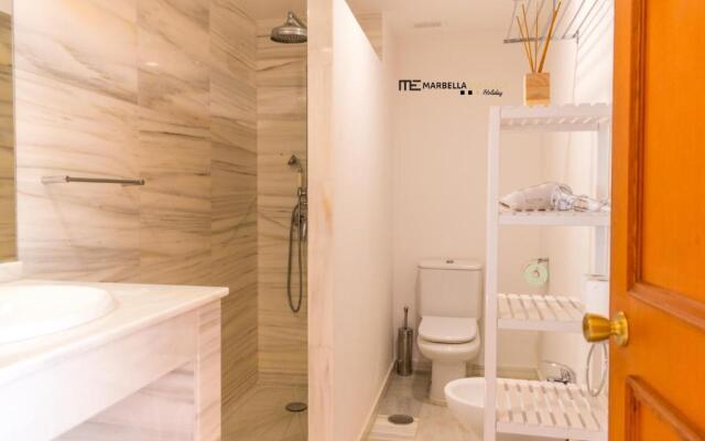 732 Luminoso estudio en segunda linea de playa en Marbella