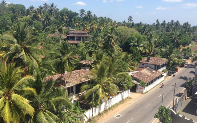 Sayura Beach Hotel