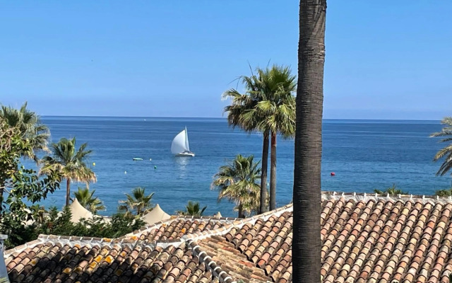 Suite with sea views within Hotel Puente Romano Marbella