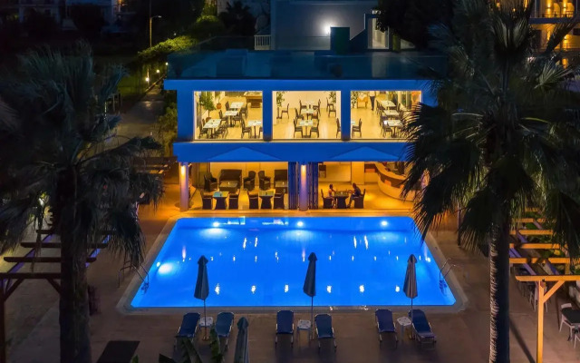 Belussi Beach Hotel & Suites