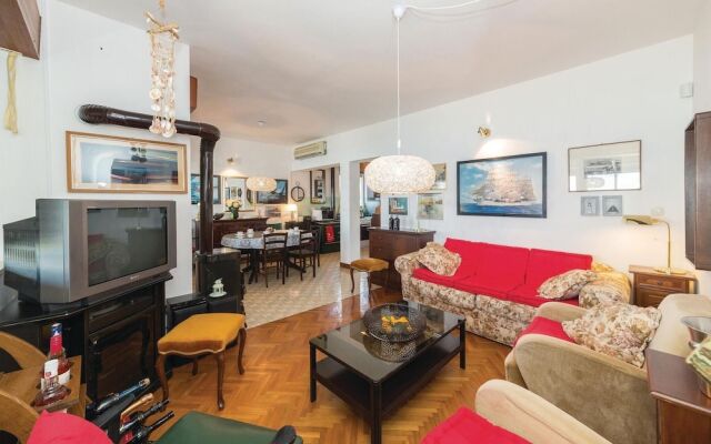Amazing Home in Seget Donji With Wifi and 5 Bedrooms
