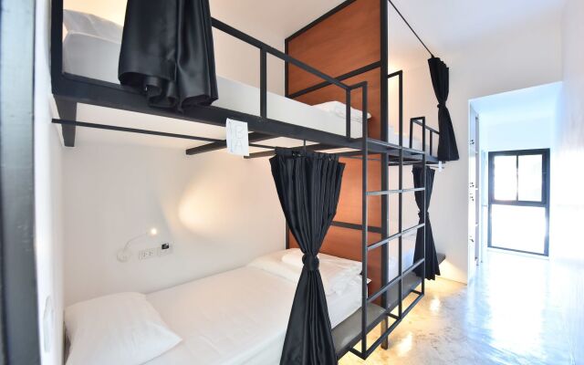 Book a Bed Poshtel - Hostel